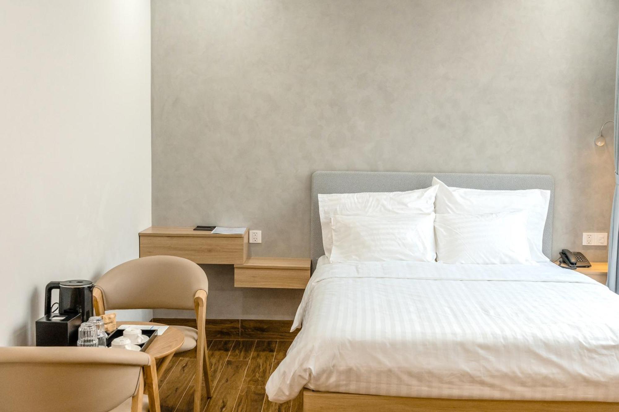 Diora Hotel Pleiku By Hos Esterno foto