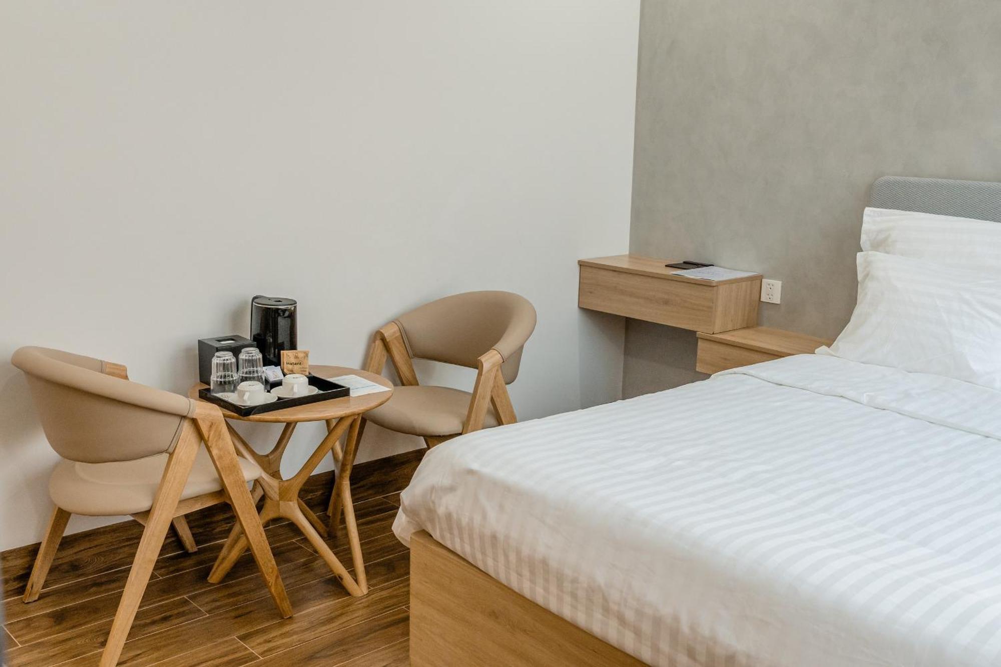 Diora Hotel Pleiku By Hos Esterno foto