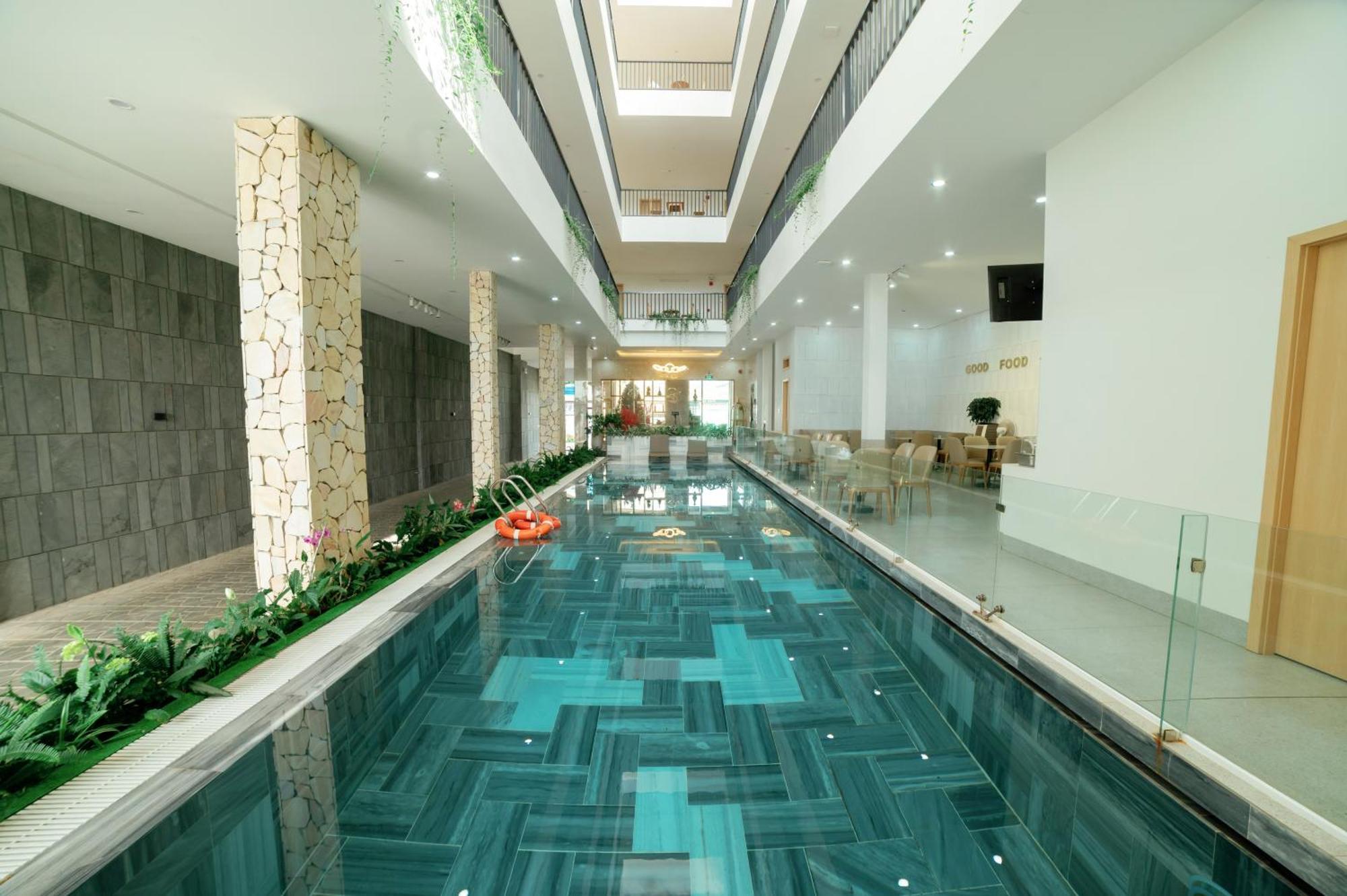 Diora Hotel Pleiku By Hos Esterno foto